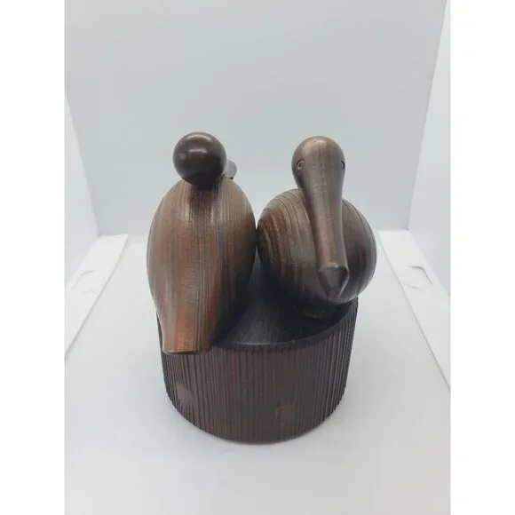 VTG MCM Shakey's Noisy Oyster Cypress Wood Carved Pelicans Figurine - Picture 9 of 14